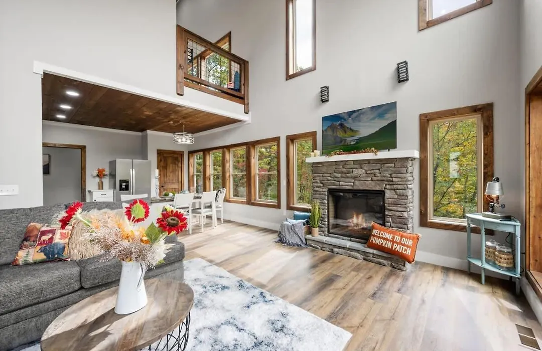 Modern Chalet With Mountain Views In Gatlinburg Tn-1