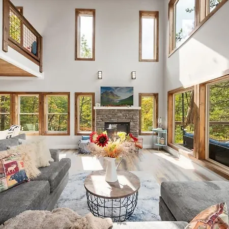 Modern Chalet With Mountain Views In Gatlinburg Tn-2